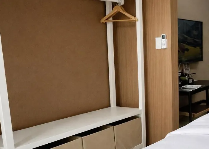 1br Fully Furnished Red Residences Makati *